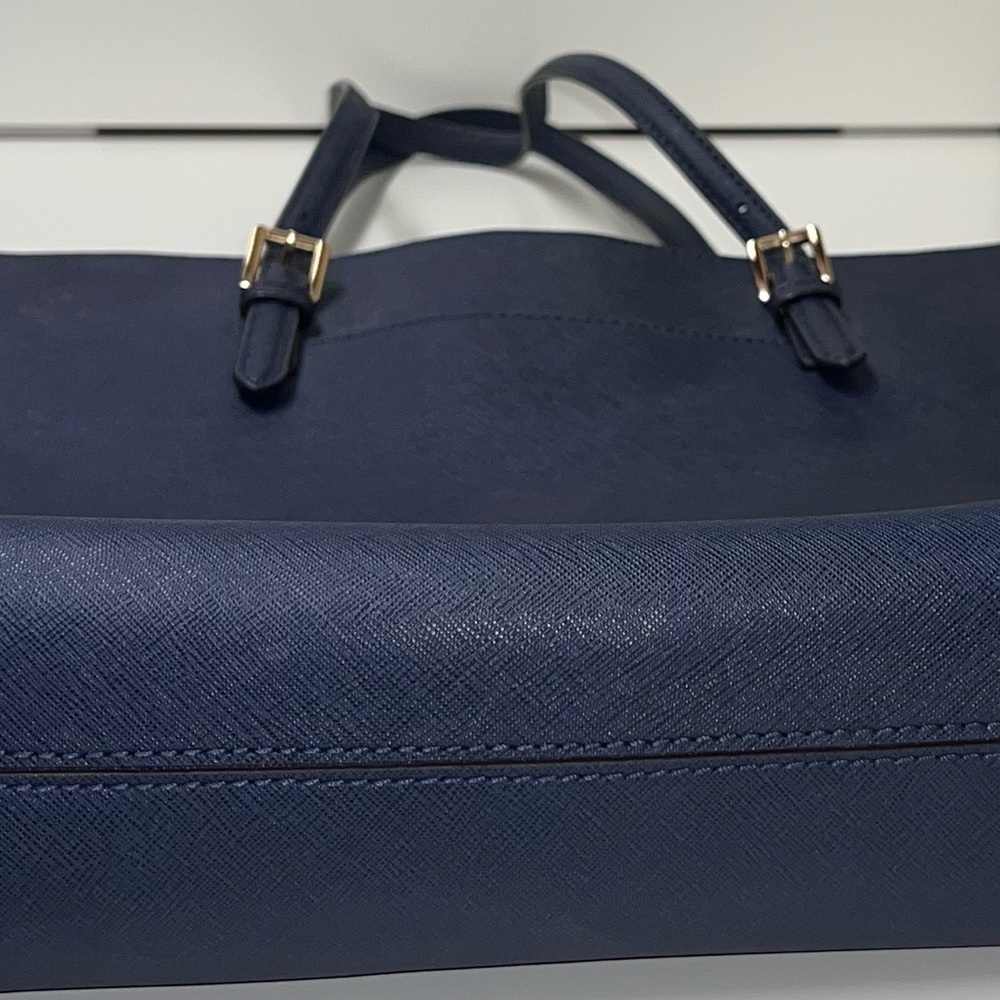 Michael kors- Navy and gold bag - Picture 5 of 8